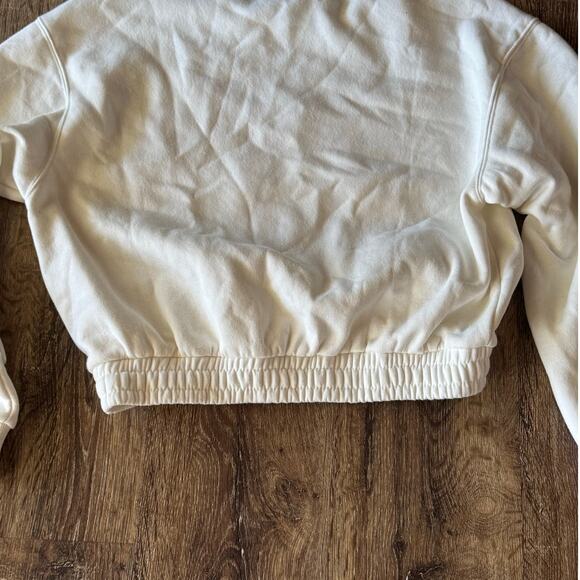 Social Scene Coquette Bow Crewneck Size Medium Cream - Picture 7 of 7